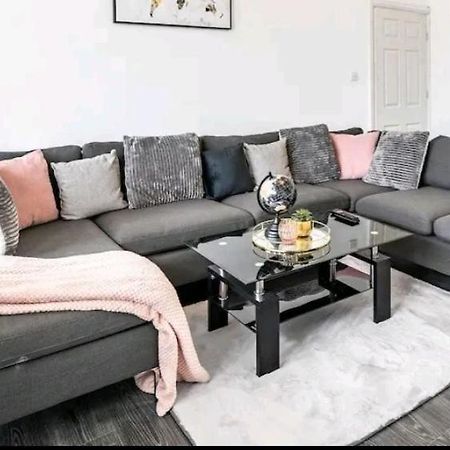 Stylish Furnished Rooms In Barking Centre Luaran gambar