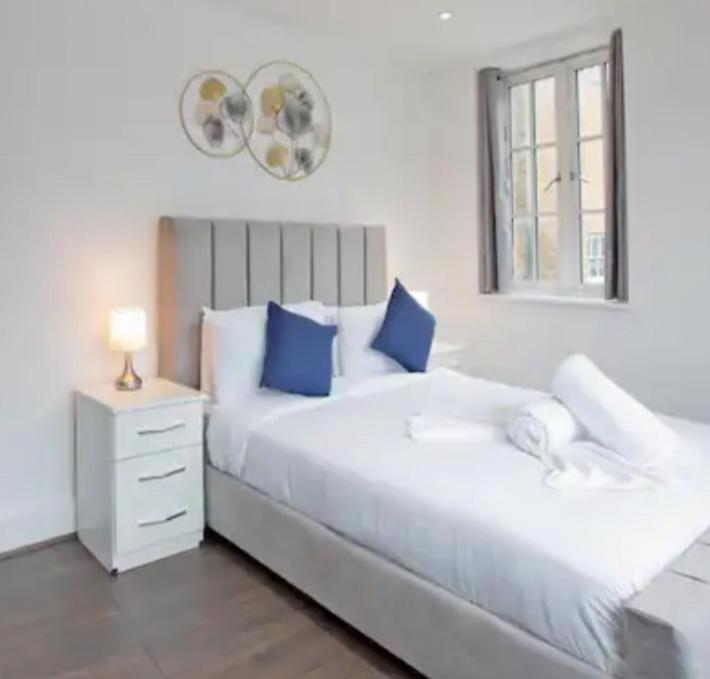 Stylish Furnished Rooms In Barking Centre Luaran gambar